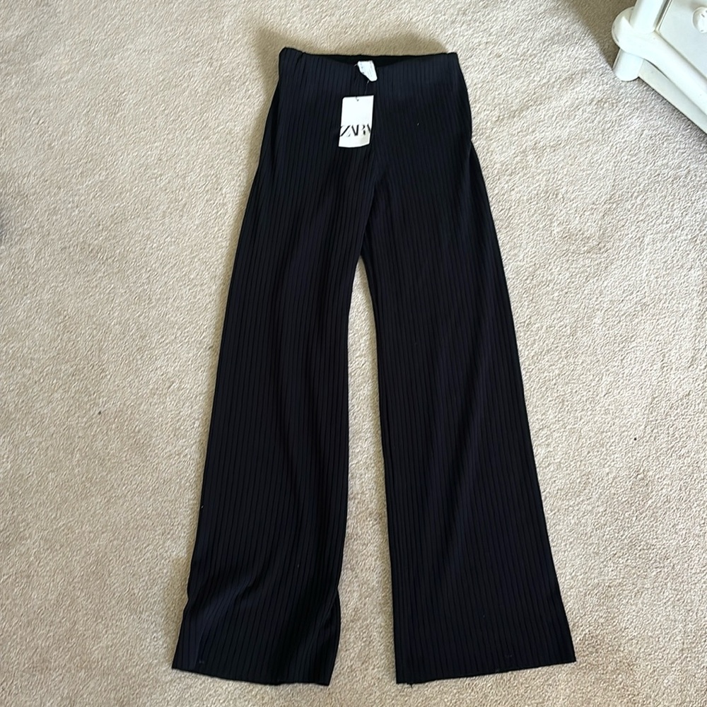 Zara black knitted pants. Never worn. Size small.